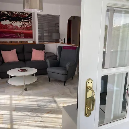 En Con Piscina Apartment