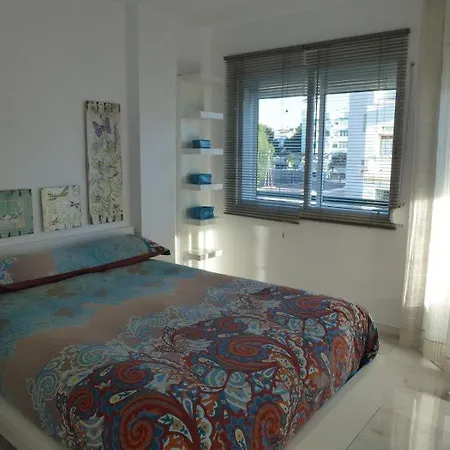 En Con Piscina Apartment