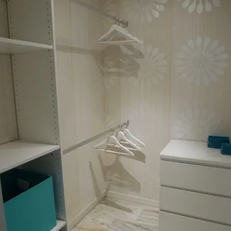 En Con Piscina Apartment *